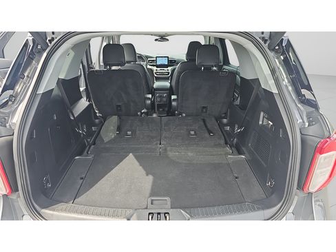 Used 2022 Ford Explorer XLT w/ Equipment Group 202A AWD/4WD image 24