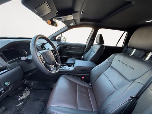 Certified 2025 Honda Passport Black Edition image 9