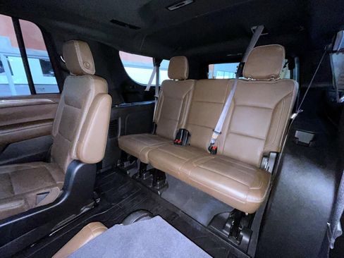 Certified 2021 Chevrolet Suburban High Country w/ Premium Package AWD/4WD image 20