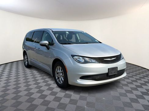 Used 2023 Chrysler Voyager LX FWD image 4