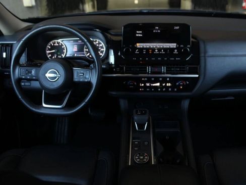 Used 2025 Nissan Pathfinder SL AWD/4WD image 17