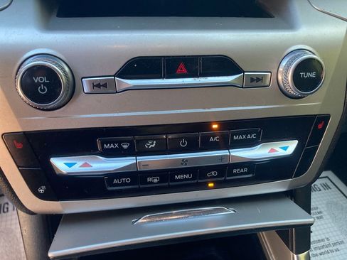 Used 2022 Ford Explorer XLT w/ Equipment Group 202A image 25