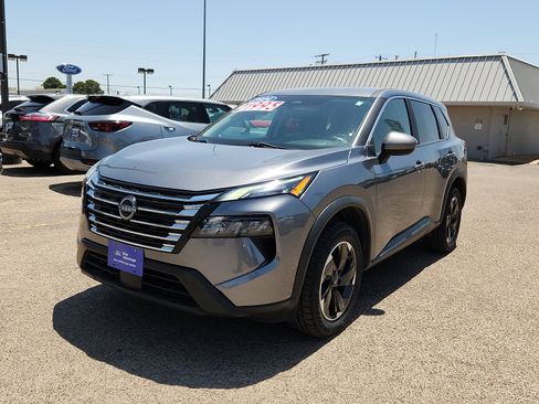 Used 2024 Nissan Rogue SV FWD image 3