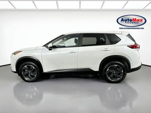 Used 2024 Nissan Rogue SV AWD/4WD image 8