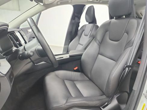 Used 2025 Volvo XC60 B5 Plus AWD/4WD image 19