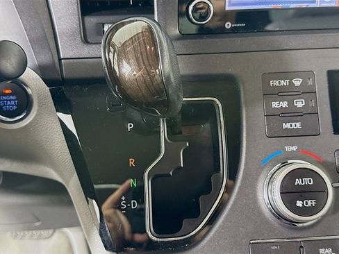Used 2020 Toyota Sienna XLE w/ XLE Navigation Package image 19