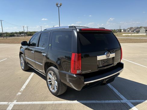 Used 2013 Cadillac Escalade Platinum image 3