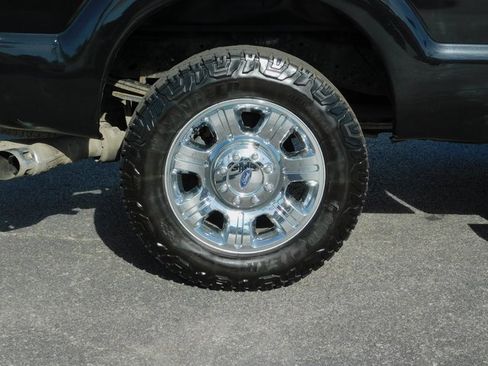 Used 2016 Ford F250 Lariat w/ Lariat Chrome Package image 10