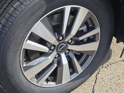 Used 2023 Nissan Pathfinder SL w/ Black Appearance Package image 13