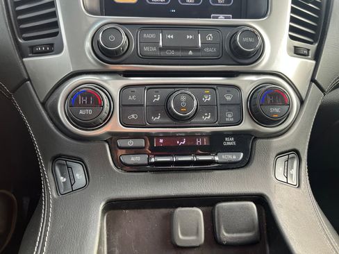 Used 2018 Chevrolet Suburban LT image 30