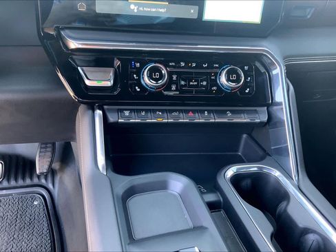 Used 2024 GMC Sierra 2500 Denali Ultimate AWD/4WD image 32