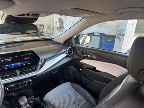 Used 2025 Chevrolet Trax LT image 33