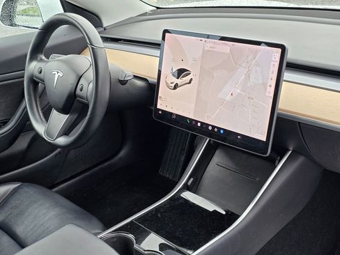 Used 2018 Tesla Model 3 Long Range image 10