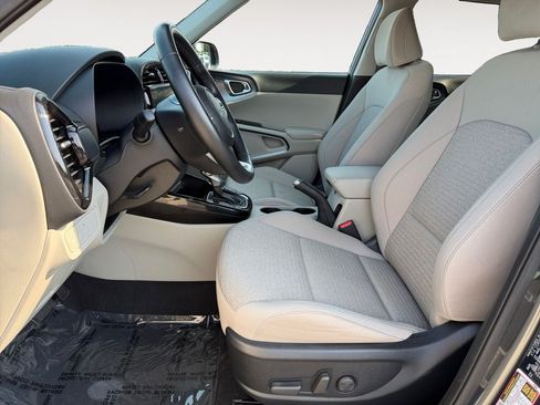 Used 2024 Kia Soul EX FWD image 6