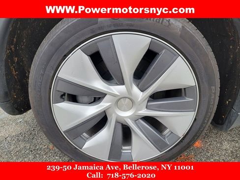 Used 2022 Tesla Model Y Long Range image 23