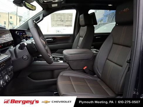 New 2026 Chevrolet Suburban High Country AWD/4WD image 8