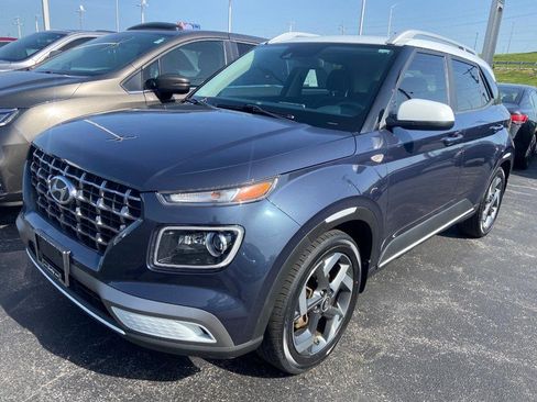 Used 2020 Hyundai Venue FWD image 4