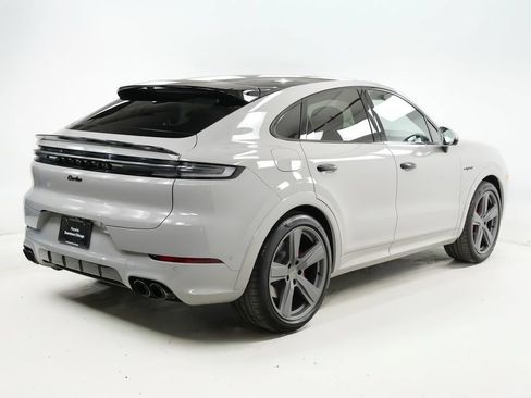 Used 2025 Porsche Cayenne Turbo AWD/4WD image 11