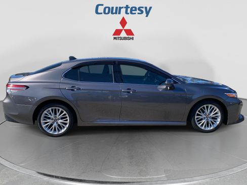Used 2019 Toyota Camry XLE w/ Navigation Package FWD image 6