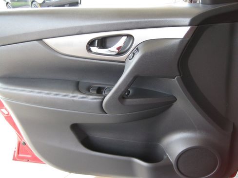 Used 2016 Nissan Rogue S w/ Appearance Package FWD image 20
