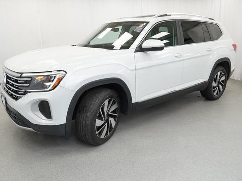 Used 2024 Volkswagen Atlas SEL AWD/4WD image 3