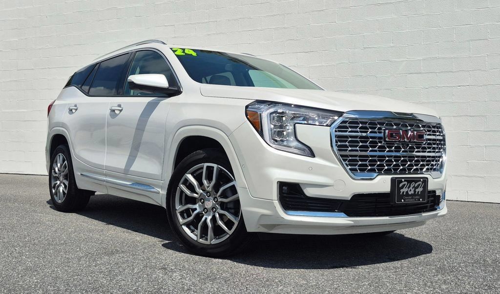 Used 2024 GMC Terrain Denali w/ Denali Premium Package AWD/4WD image 24