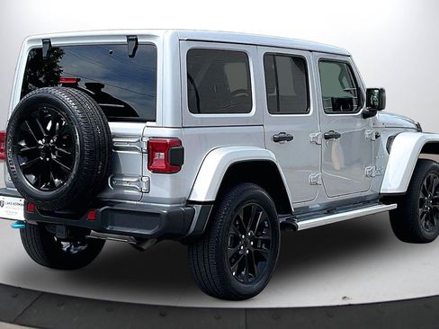 Used 2023 Jeep Wrangler Unlimited Sahara w/ Cold Weather Group AWD/4WD image 9