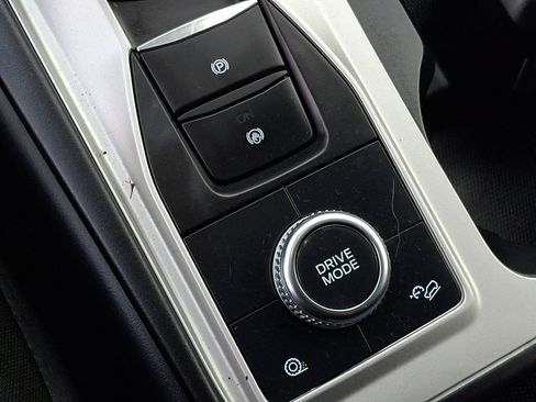 Certified 2023 Ford Explorer XLT image 26