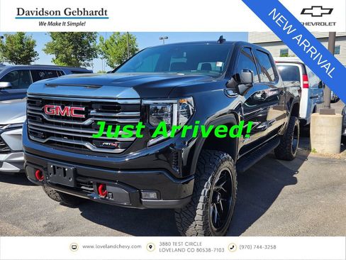 Used 2022 GMC Sierra 1500 AT4 w/ AT4 Preferred Package AWD/4WD image 1