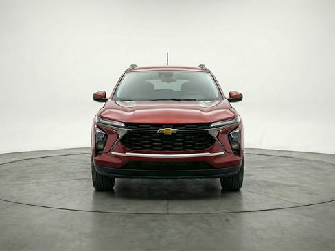 Used 2025 Chevrolet Trax LT FWD image 2