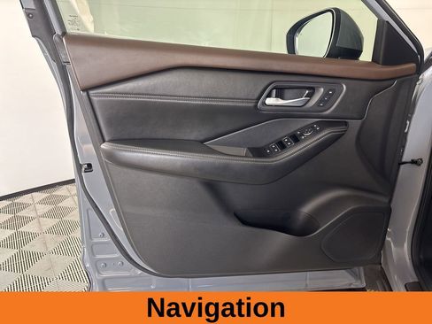 Used 2023 Nissan Rogue SL w/ SL Premium Package image 9