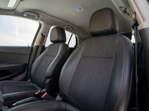 Certified 2021 Chevrolet Trax LT w/ Driver Confidence Package image 6