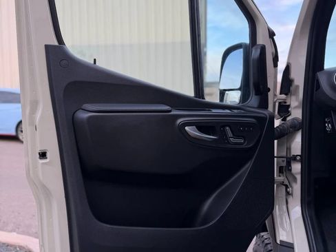 Used 2022 Mercedes-Benz Sprinter 2500 image 26