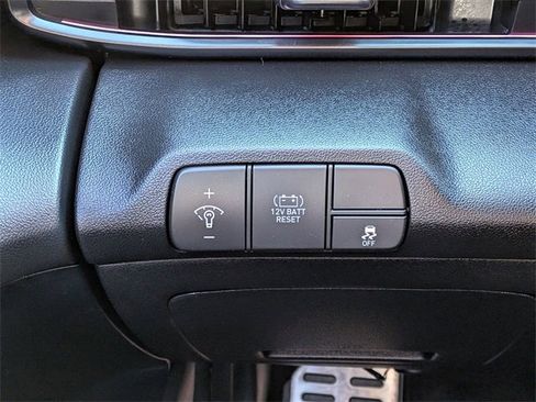 Used 2025 Hyundai Elantra SEL image 18