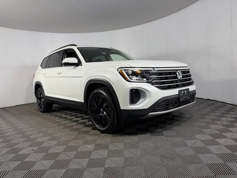 Used 2026 Volkswagen Atlas SE AWD/4WD image 3