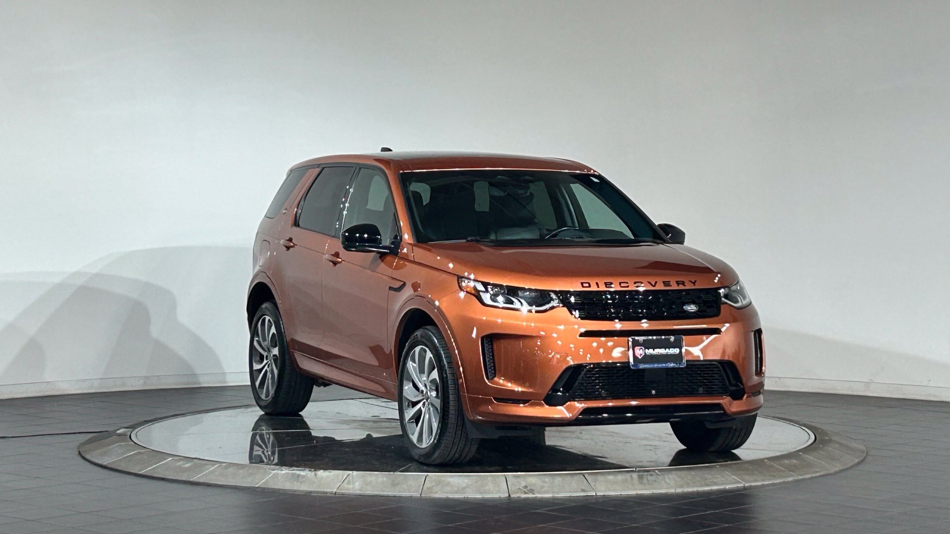 Used 2021 Land Rover Discovery Sport SE R-Dynamic AWD/4WD image 2