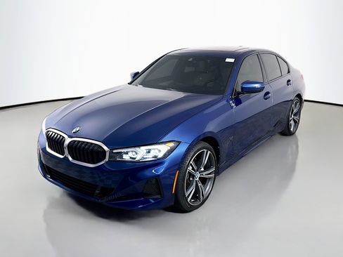 Used 2023 BMW 330i Sedan w/ Parking Assistance Package image 4