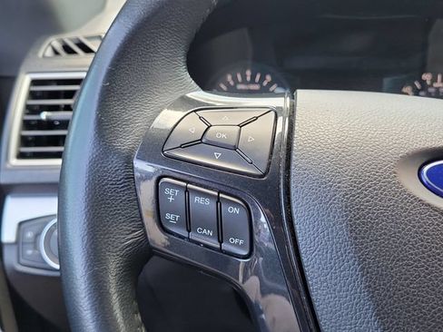 Used 2017 Ford Explorer XLT FWD image 21