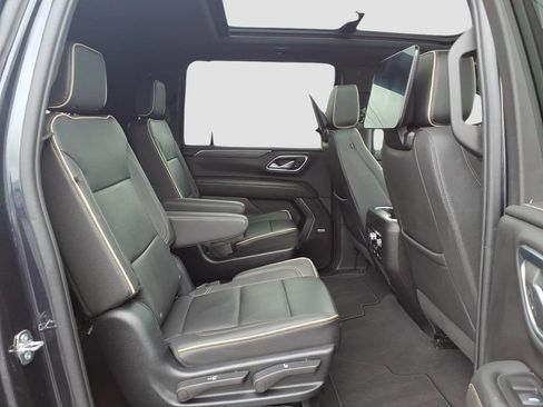 Used 2023 GMC Yukon XL SLT w/ SLT Luxury Package AWD/4WD image 12