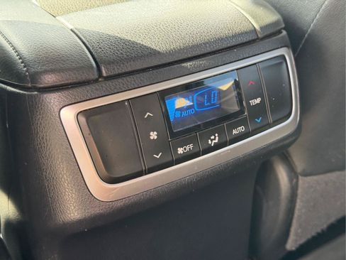 Used 2018 Toyota Highlander XLE AWD/4WD image 15