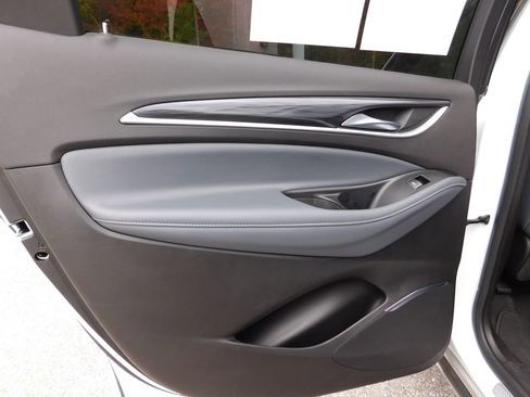 Used 2024 Buick Enclave Premium image 11