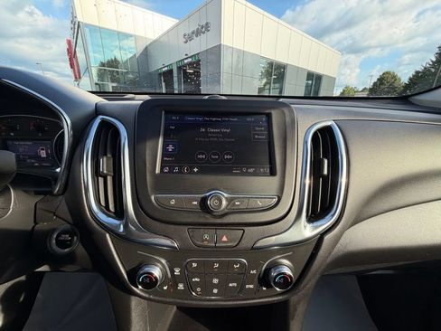 Used 2023 Chevrolet Equinox LT FWD image 9
