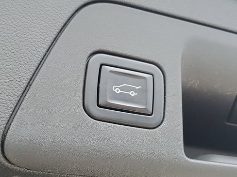 Used 2022 Buick Envision Avenir w/ Technology Package II AWD/4WD image 9
