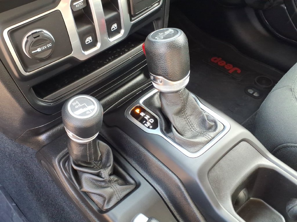 Used 2018 Jeep Wrangler Sport AWD/4WD image 18