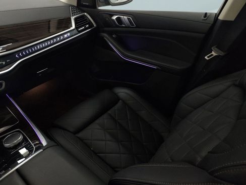 Used 2025 BMW X7 xDrive40i w/ Premium Package image 25