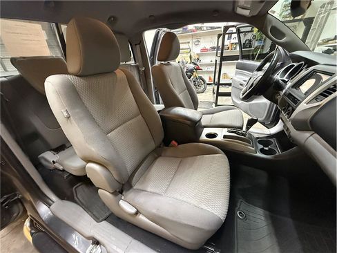 Used 2012 Toyota Tacoma 4x4 Access Cab w/ SR5 Pkg image 19