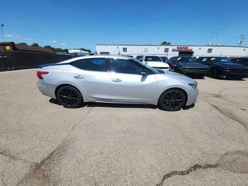 Used 2017 Nissan Maxima SR w/ Midnight Edition FWD image 11