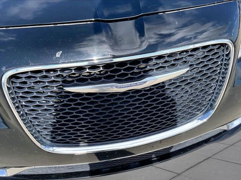 Used 2016 Chrysler 300 Limited RWD image 30