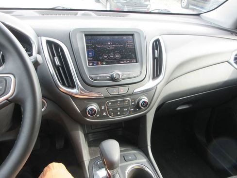 Used 2024 Chevrolet Equinox LT image 8
