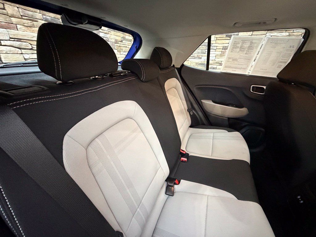 Used 2024 Hyundai Venue SEL FWD image 41